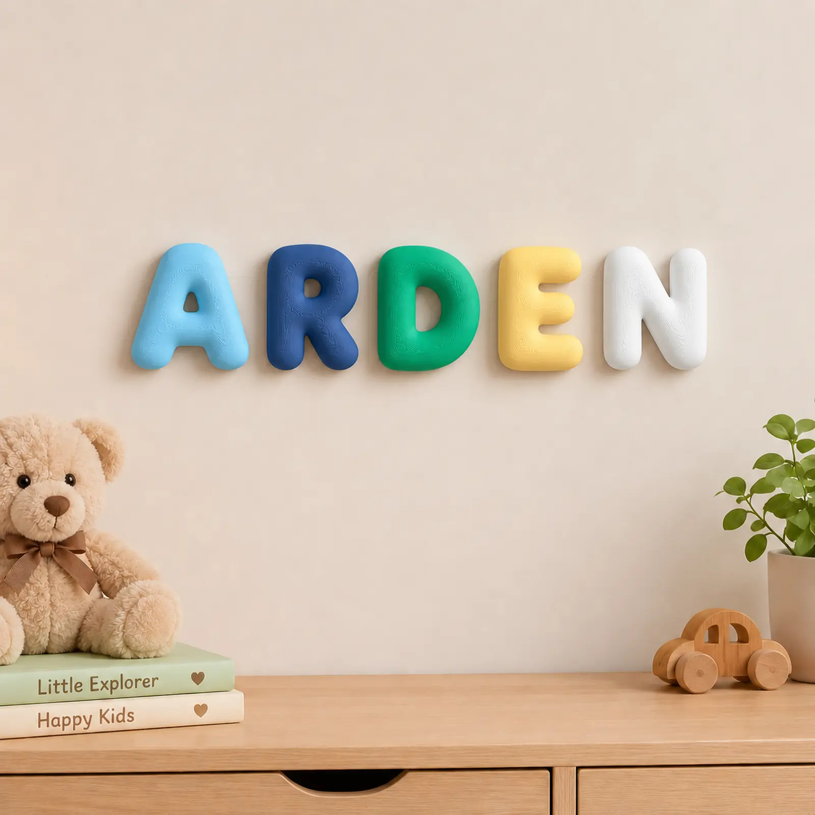 ARDEN yazılı renkli 3D bubble harflerin çocuk odasında görünümü